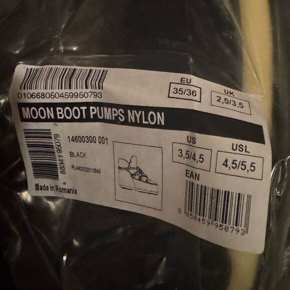 Womens Short Icon Pumps Moon Boots Black Waterproof NWT Size 4.5/5.5 - Picture 6 of 6